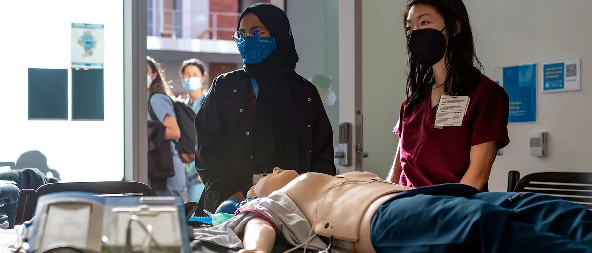 Medical Students with a Low Fidelity Simulator Mannequin