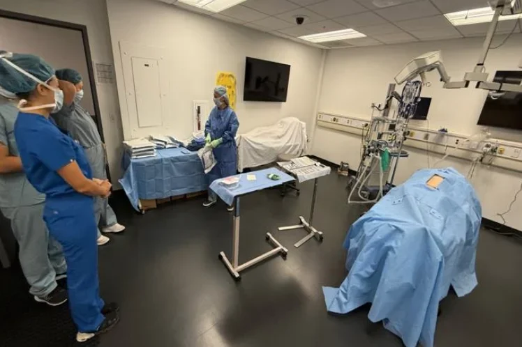 Trainees participating in an operating room walkthrough