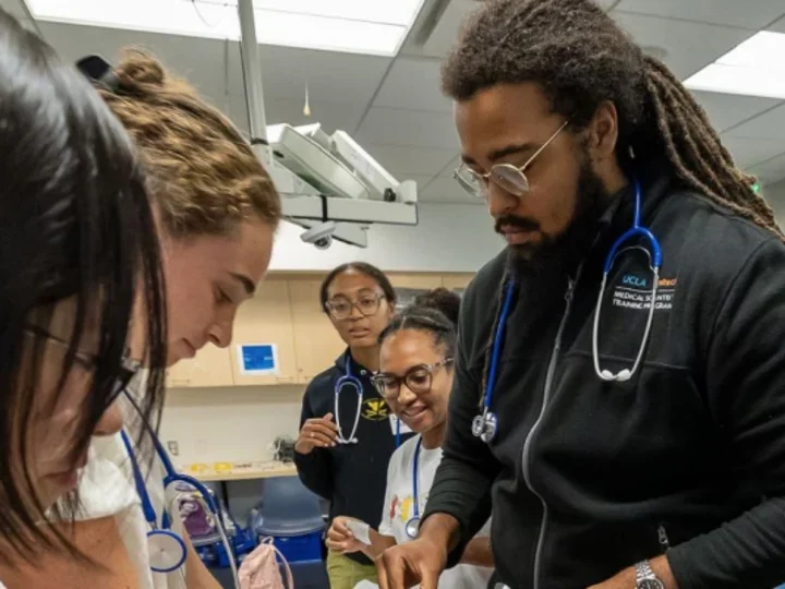 Trainees participating in a surgical simulation